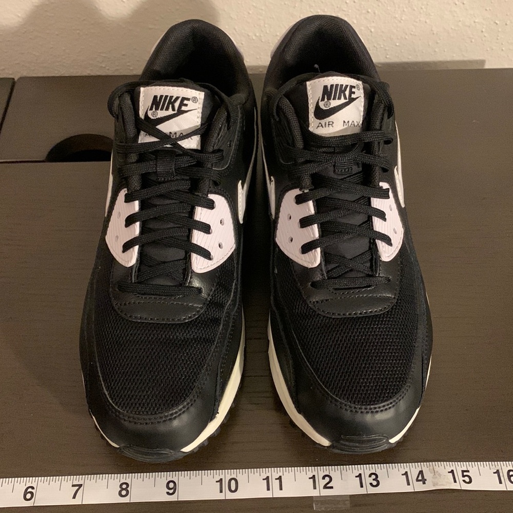 Nike Air Max 90 Essential Women's Size 10 Black / White 616730-023